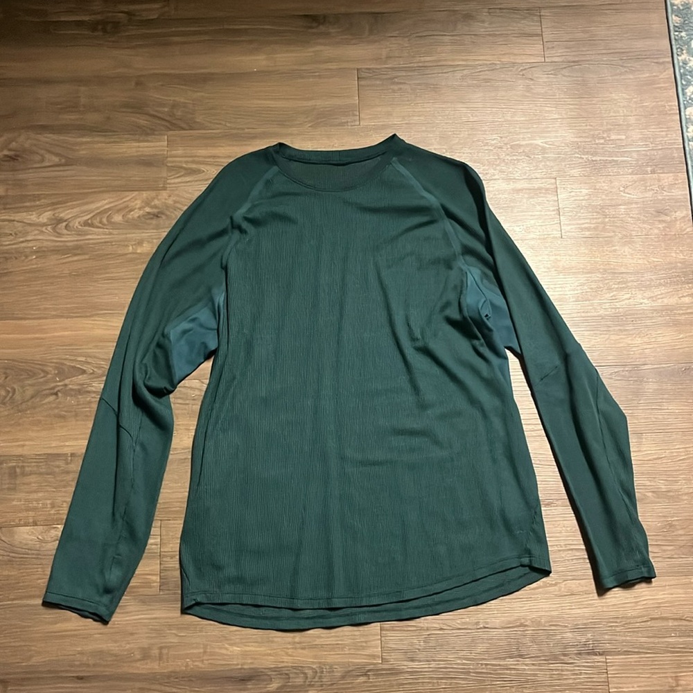 Lululemon long sleeve. Size M. Forest green.